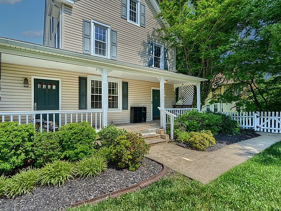 4th image of 1694 Woodstock Rd
