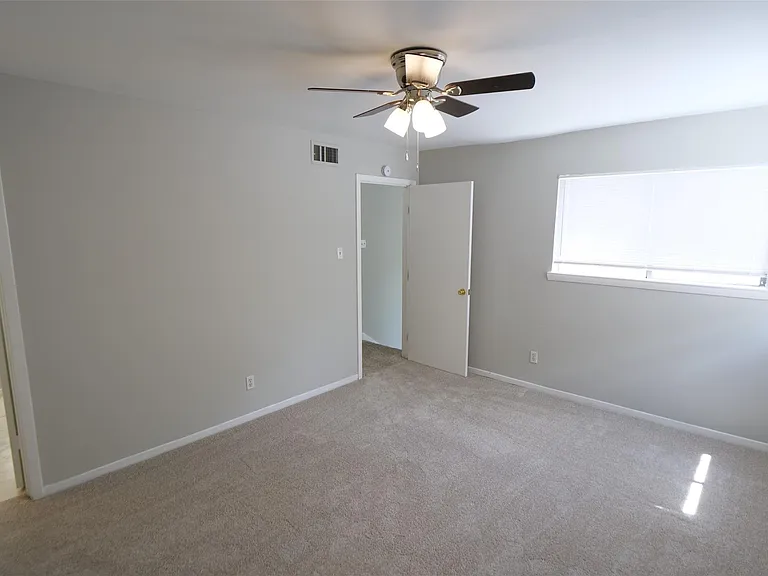 9526 Val Verde St — Photo 23