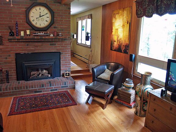 Livingroom fireplace