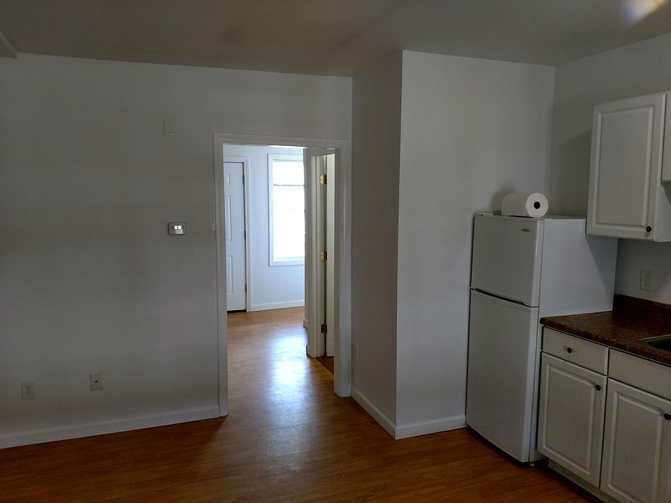 2nd image of 229 Beach Rd APT 3