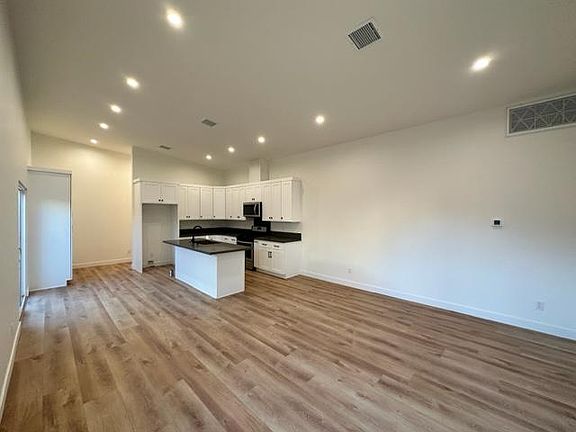 4th image of 16927 Gault St