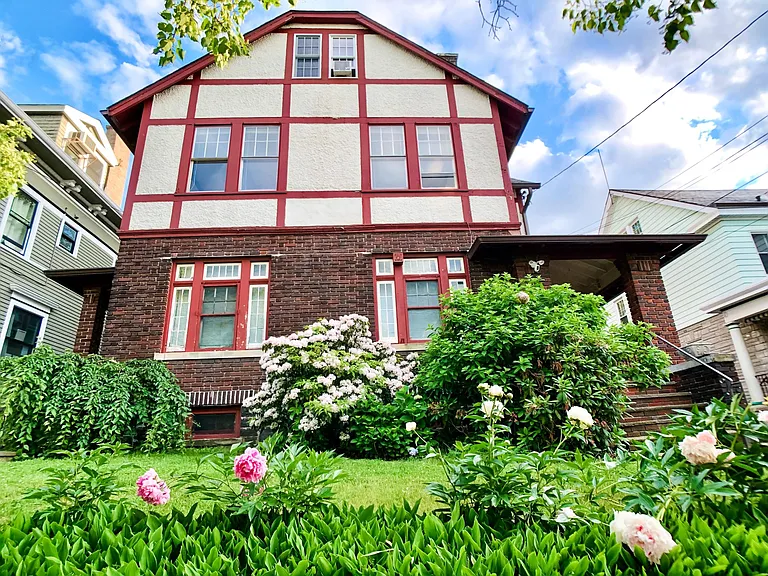 Front of House - Note: Trim has recently been painted brown