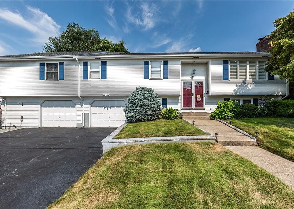 1st image of 8 Carol Ann Dr