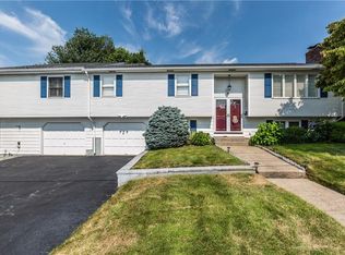 8 Carol Ann Dr, North Providence, RI 02911