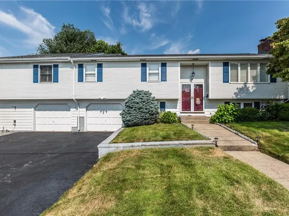 8 Carol Ann Dr, North Providence, RI 02911