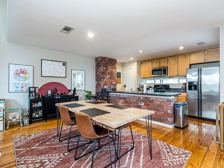 1304 Arthur St — Photo 6