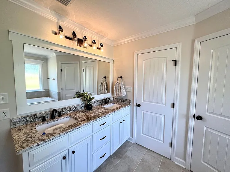 4024 Landings Cir — Photo 6