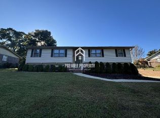 811 Woodridge Rd, Bessemer, AL 35022