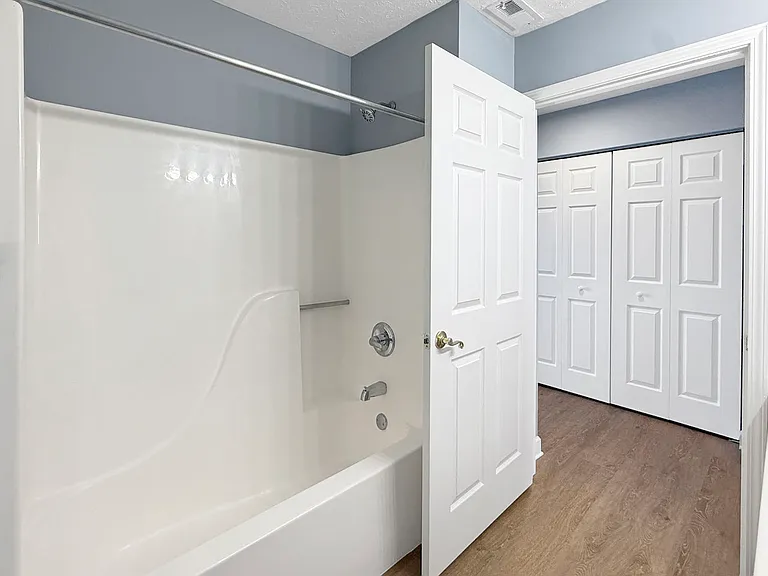 Cross Lake Apartments — Photo 49
