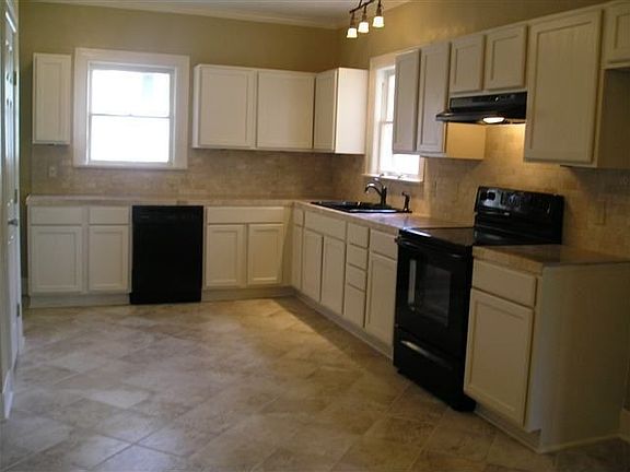 3rd image of 2580 North St