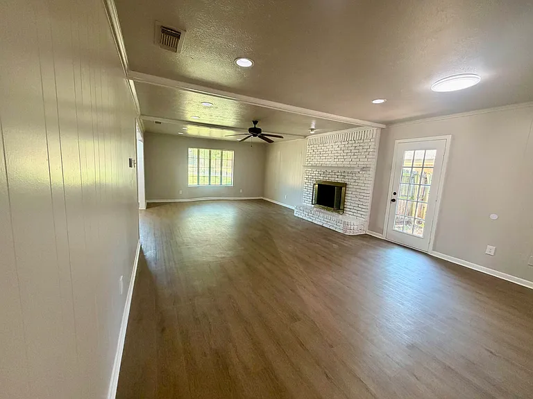 830 Windsor Pl — Photo 4