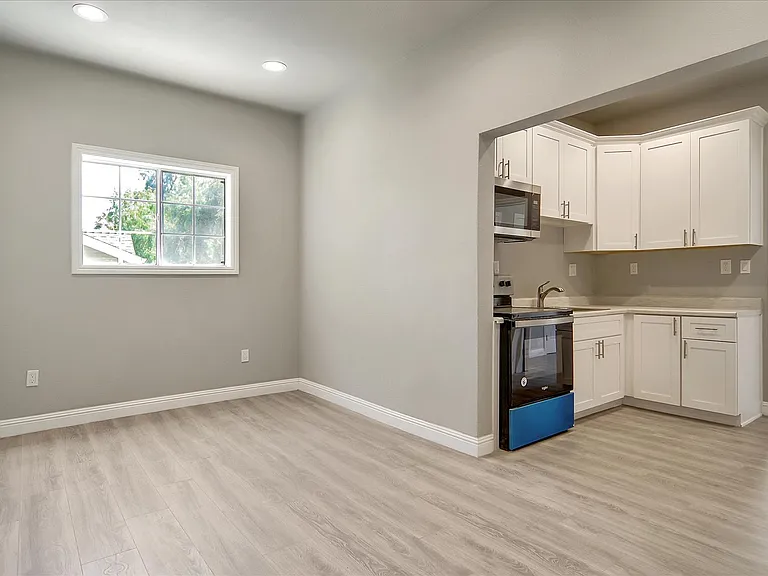 298 N 7th St #220 — Photo 3