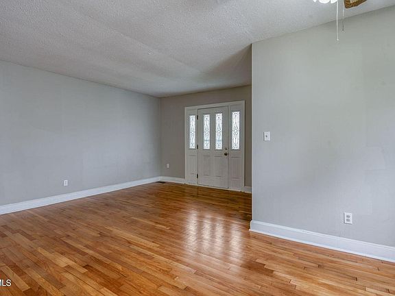 3rd image of 1205 Carolina Ave