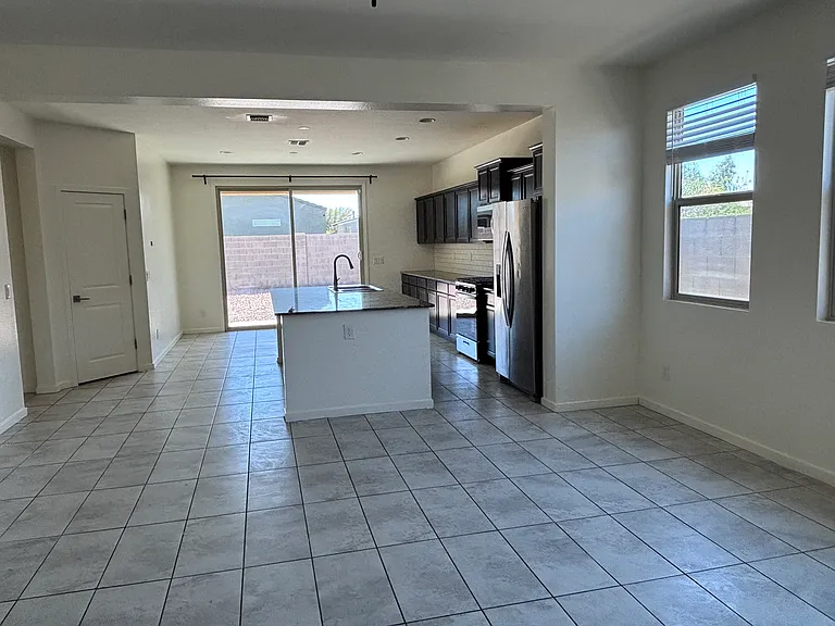10231 W Southgate Ave — Photo 5