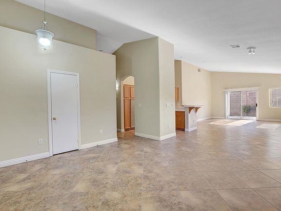 Home Entry View to Family & Dining