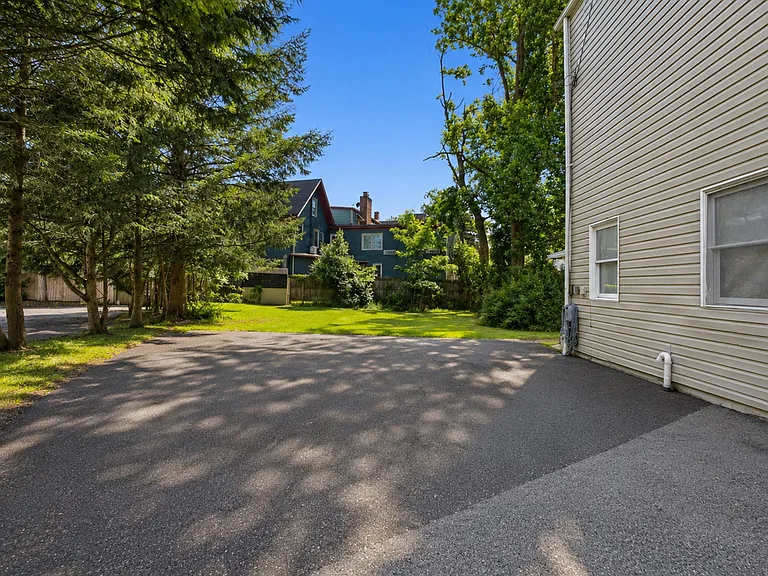 7 Idlewild Ave #B — Photo 2