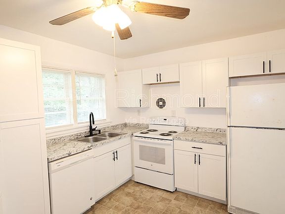 5th image of 3006 Manor Dr