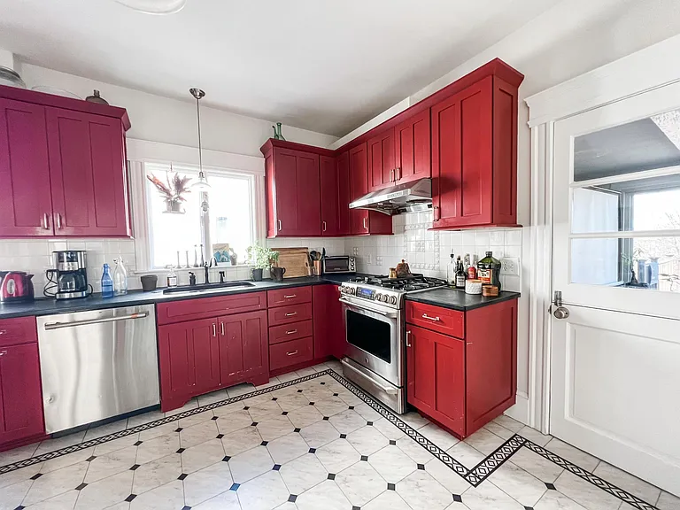 162 Metropolitan Ave — Photo 10