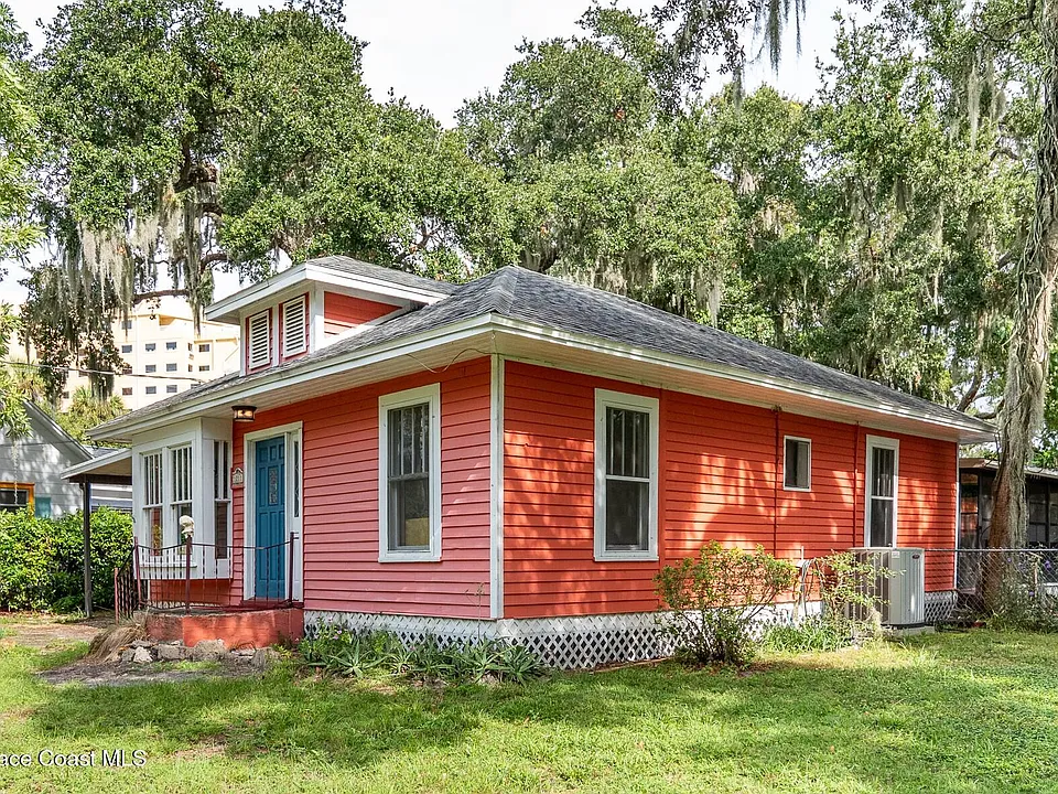 1211 Houston St