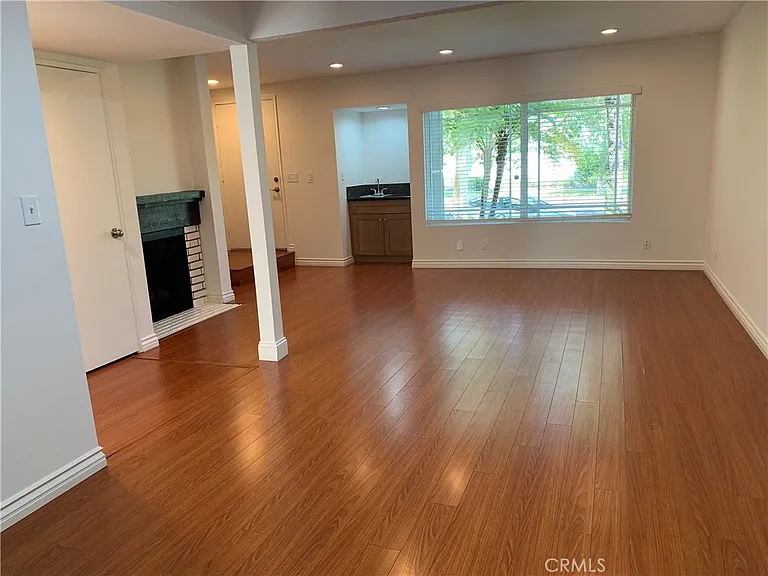 10221 White Oak Ave #1 — Photo 7