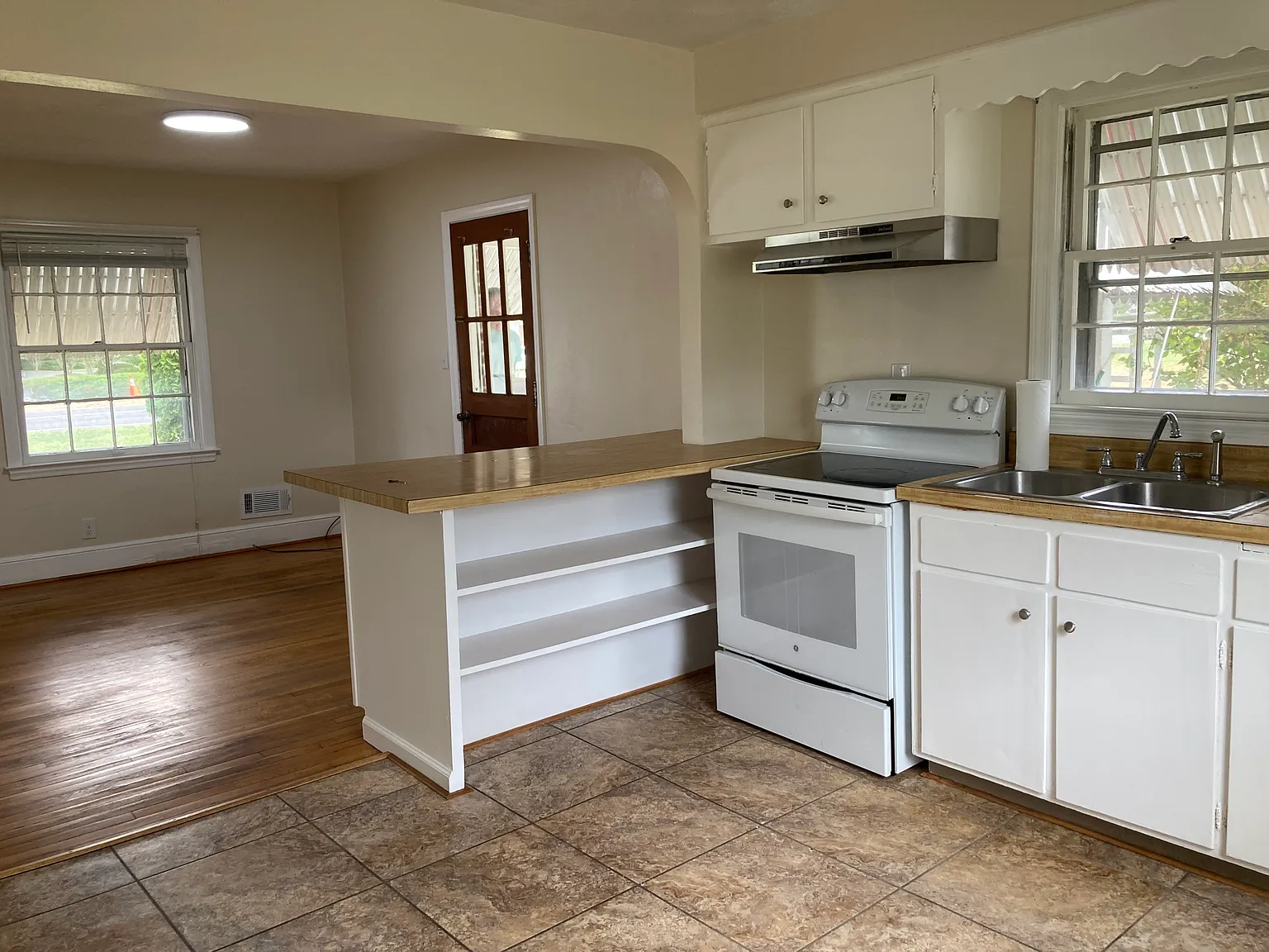 3 bed, 1150 sqft, $1,700 — Photo 4