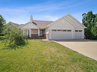 21 Rock Garden Ct, Bloomington, IL 61704
