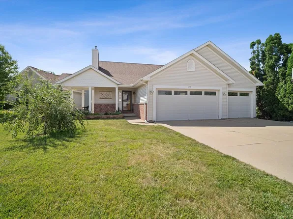 21 Rock Garden Ct, Bloomington, IL 61704
