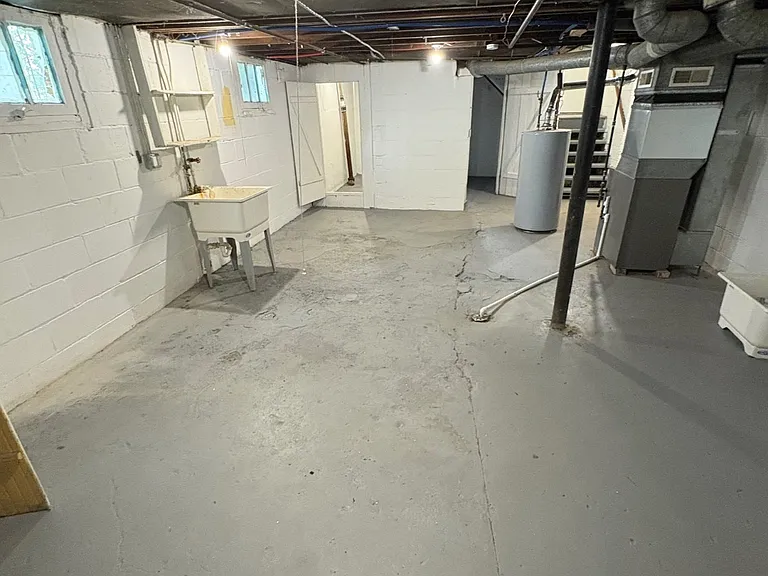 121 Jones St — Photo 32
