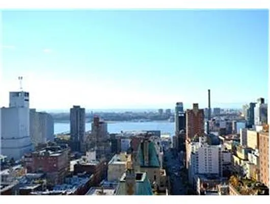 Rented by Manhattan Spaces | media 12