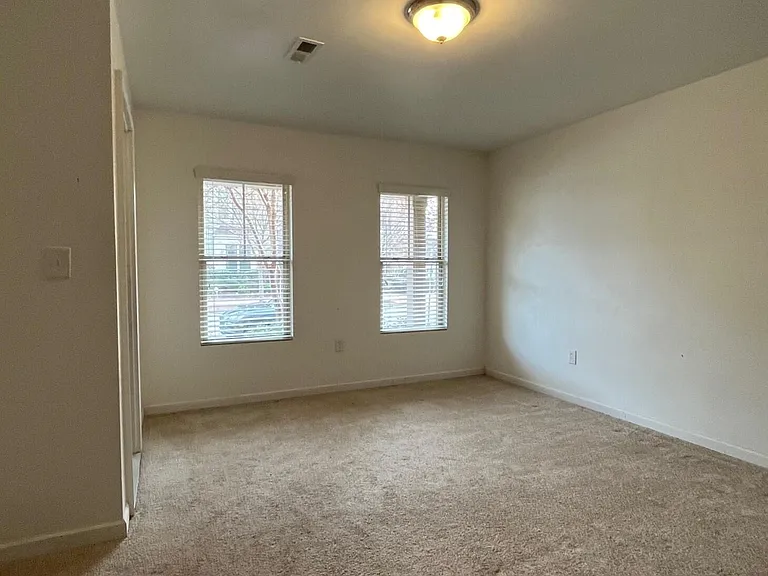 1517 Crafton Way — Photo 3
