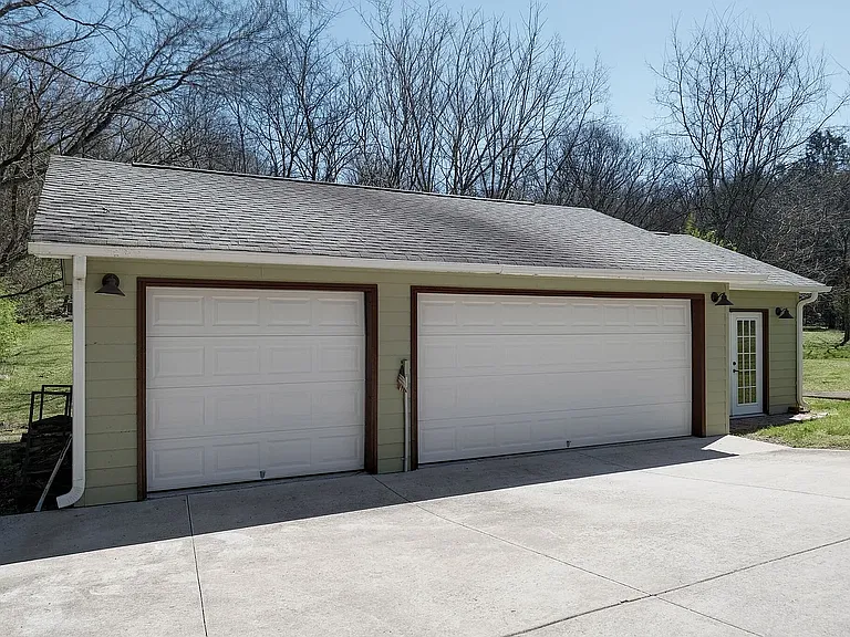 1150 Waller Rd — Photo 15