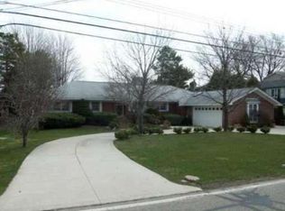 37920 Lakeshore Dr, Harrison Township, MI