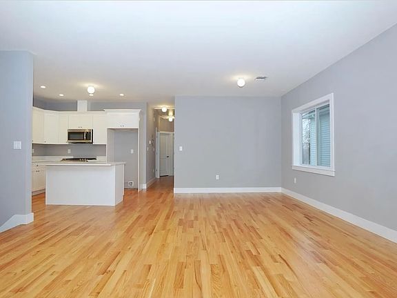 4th image of 428 Lamont Ave #2