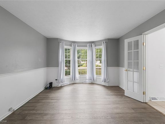 4th image of 1044 Park Ledge Dr