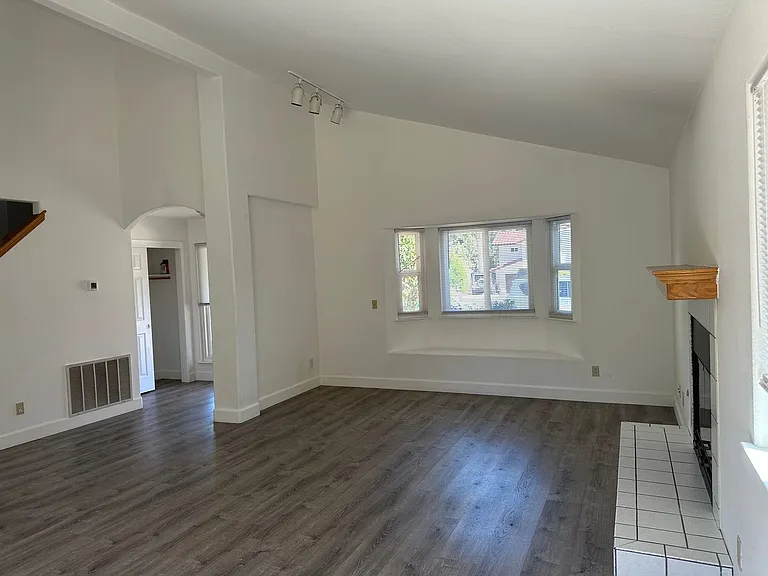 2170 Bel Air Pl — Photo 3