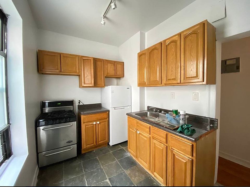 1st image of 1087 Carroll St APT B8