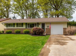 25118 Doe Dr, North Olmsted, OH 44070