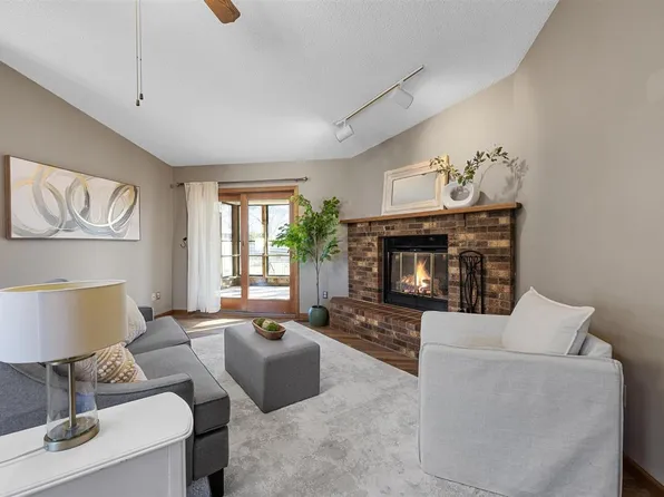 74 Ealing Dr, Iowa City, IA 52246