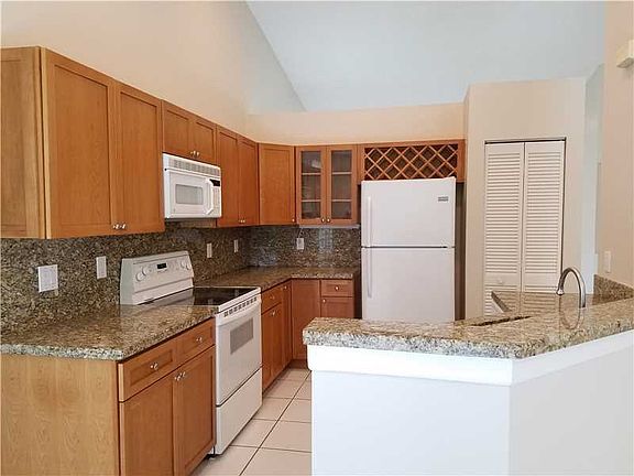 5th image of 833 Sand Creek Cir