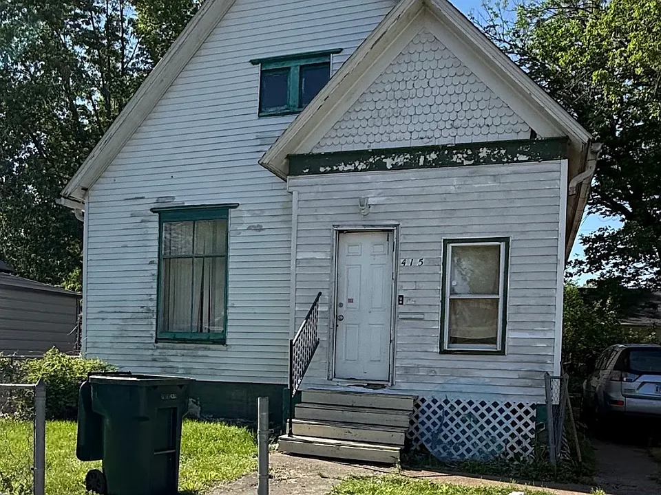 415 E Division St