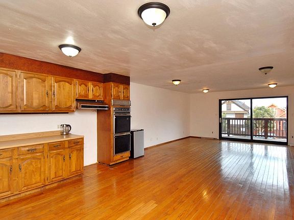 4th image of 1727 Oakdale Ave
