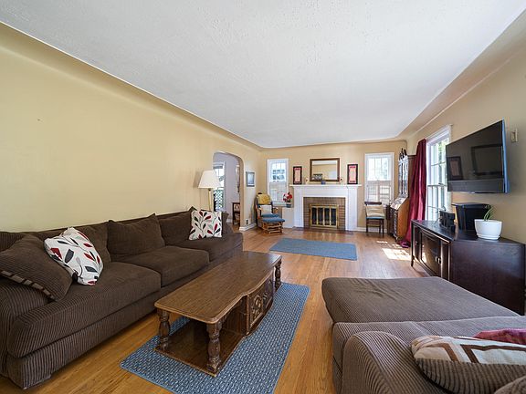 4th image of 324 Rosemary St SE