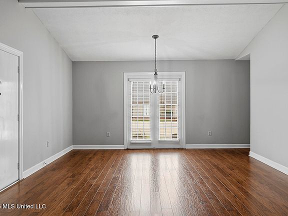 4th image of 309 River Pl