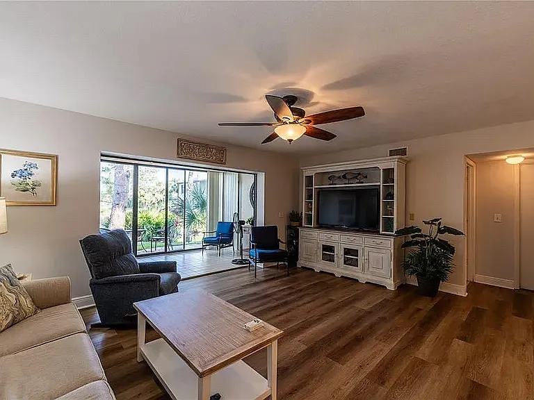 2 bed, 1306 sqft, $2,300 — Photo 3