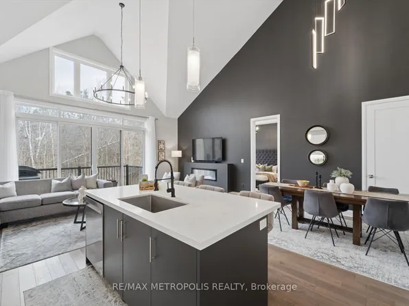 19 Vern Robertson Gate, Uxbridge, ON L9P 0R9