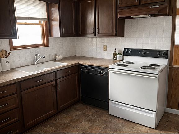 5th image of 817 Deuel St APT C