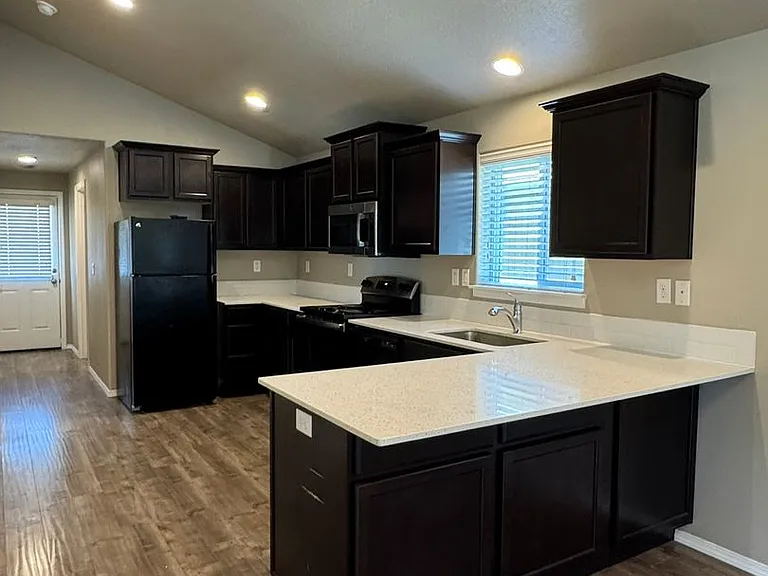 975 N Pacific Hwy #99 — Photo 4