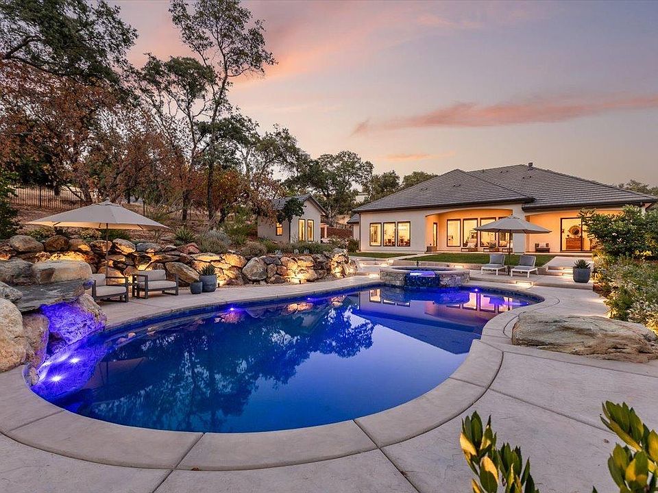 1st image of 2585 Vineyard Dr