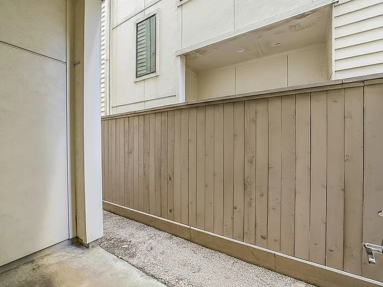 1004 California St #203 — Photo 32