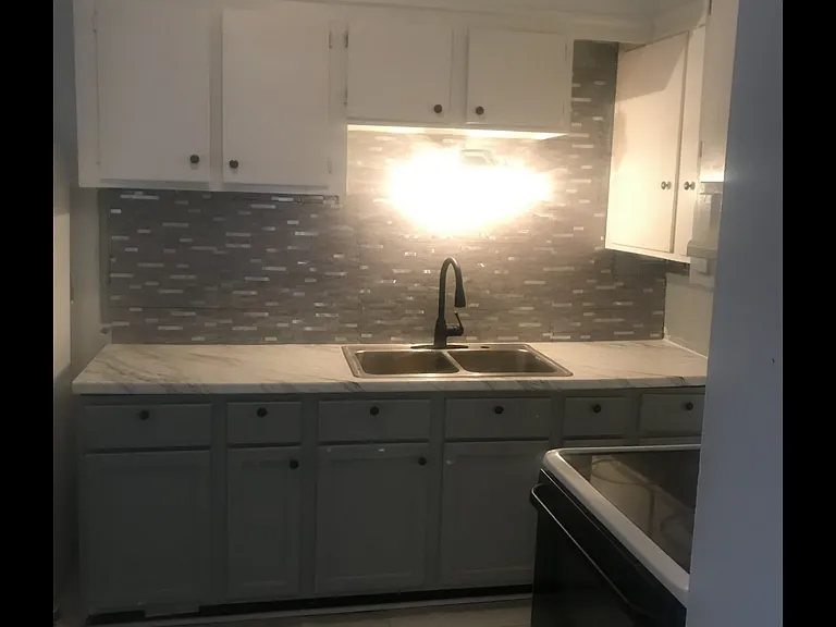 940 Green St #1 — Photo 3